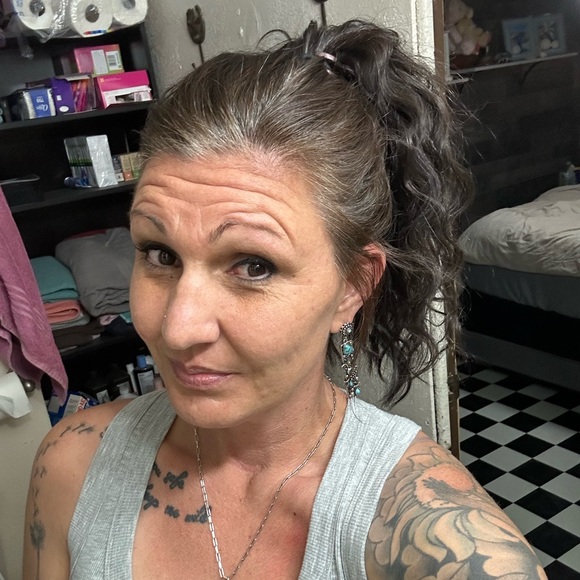 Meet your Posher, Salesha - Picture 2 of 4